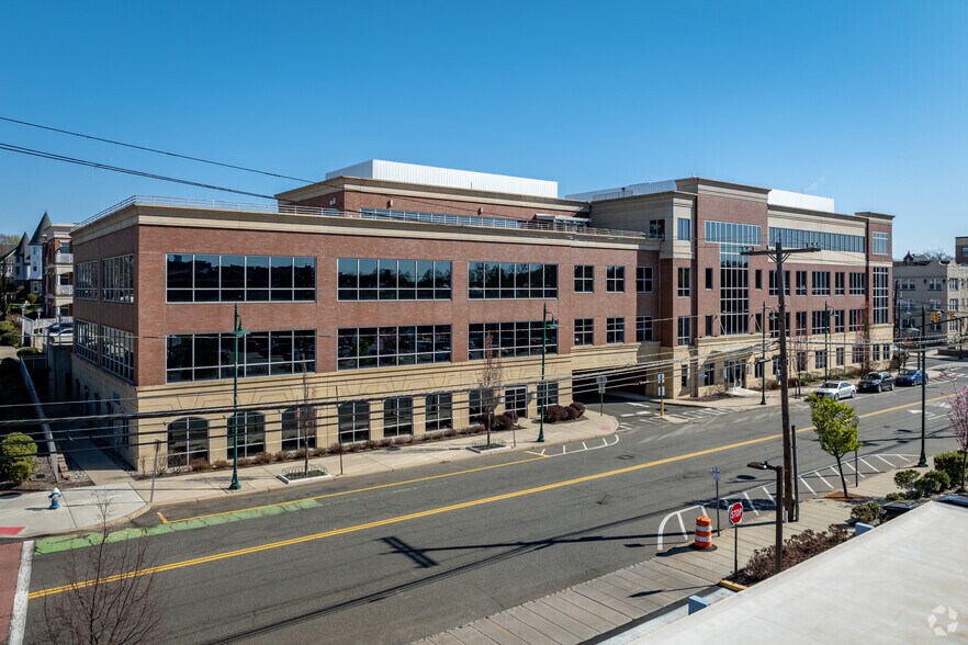 1 DeForest Ave, Summit, NJ à louer - Photo de l’immeuble – Image 3 sur 7