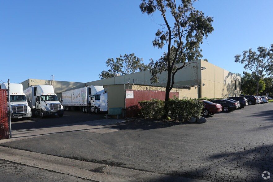100-102 Kalmus Dr, Costa Mesa, CA à vendre - Photo de l’immeuble – Image 3 sur 6