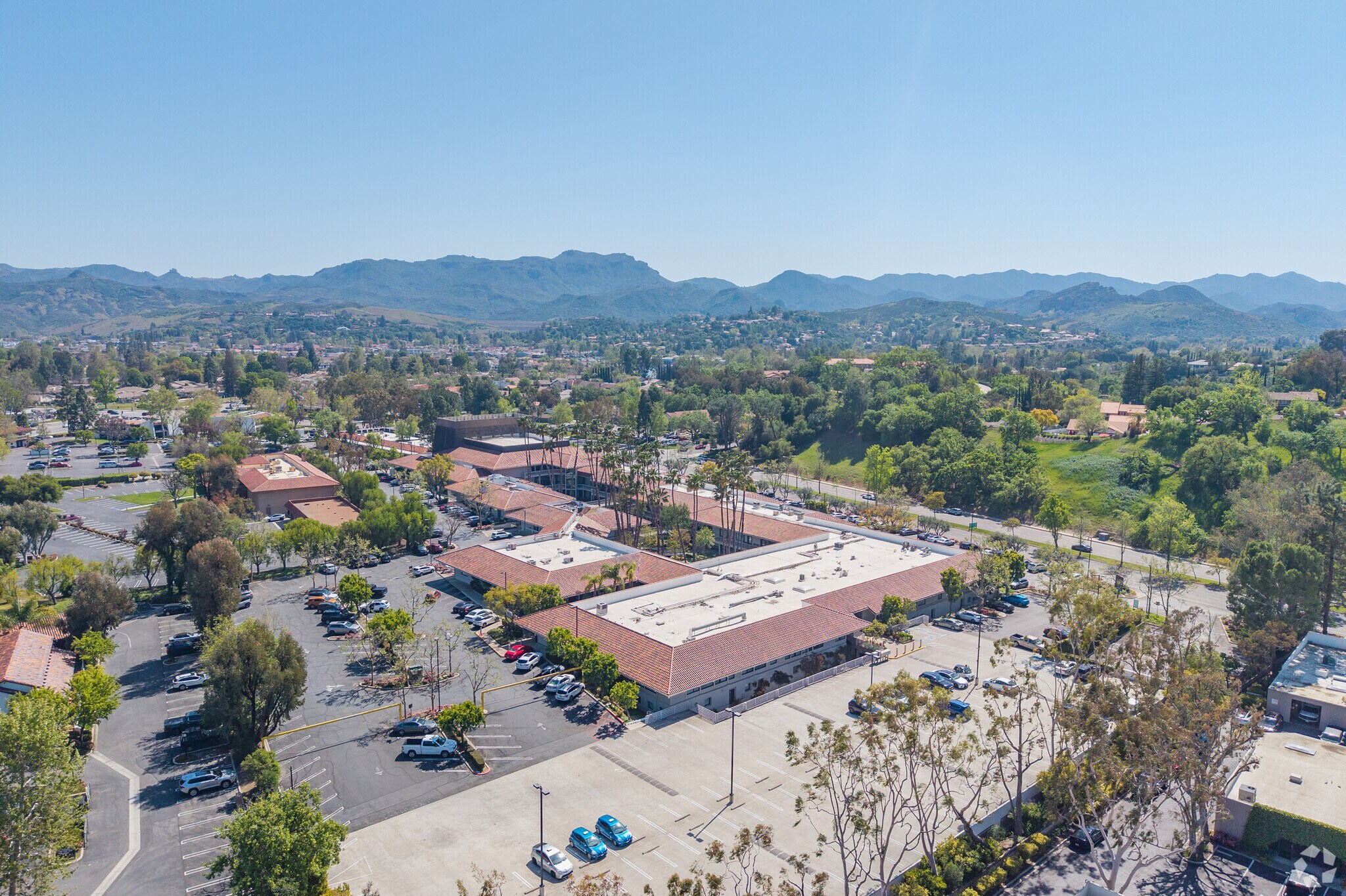 850 Hampshire Rd, Westlake Village, CA à louer Aérien– Image 1 sur 23
