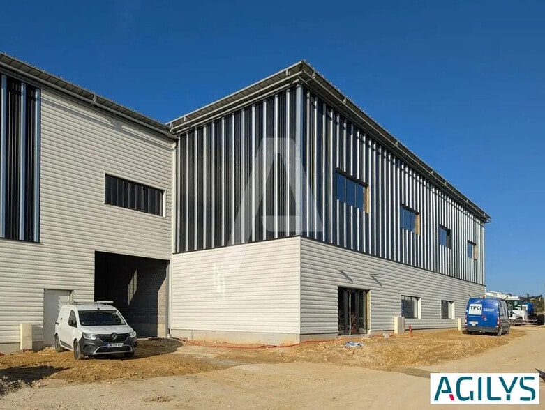 Local d'activités dans Ollainville à vendre - Photo de l’immeuble – Image 2 sur 12