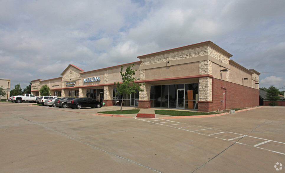761 Keller Pky, Keller, TX à louer - Photo principale – Image 1 sur 1