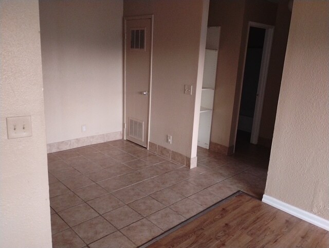 15 Coral Gables Ct, Sacramento, CA à vendre - Photo de l’immeuble – Image 3 sur 12