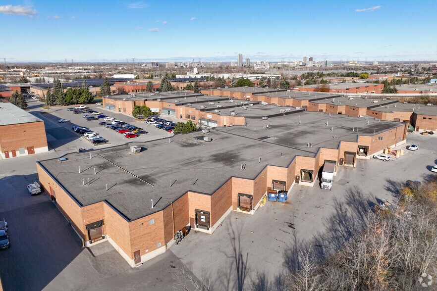 35 Riviera Dr, Markham, ON à louer - Photo de l’immeuble – Image 3 sur 3