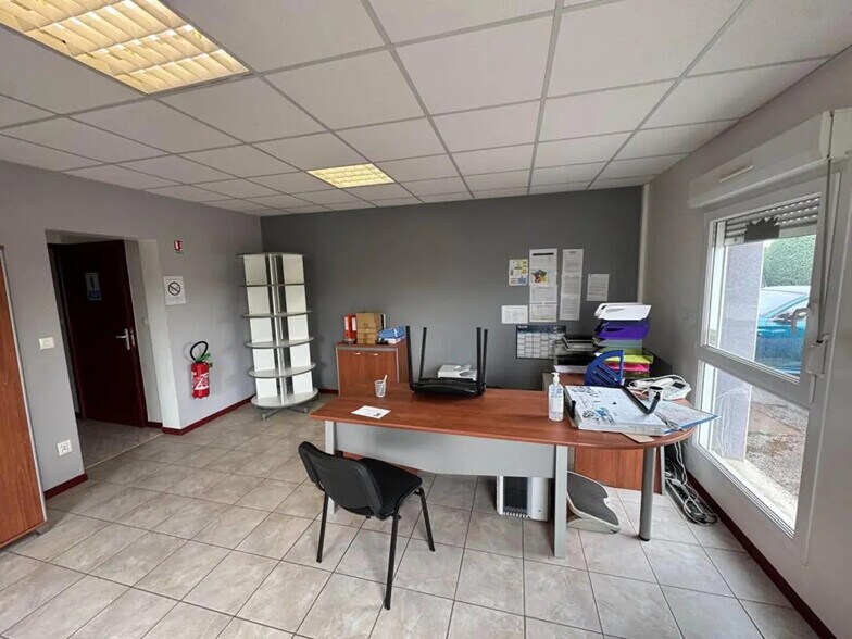 10 Rue Du Grand Pre, NORROY-LE-VENEUR à louer - Photo de l’immeuble – Image 2 sur 5