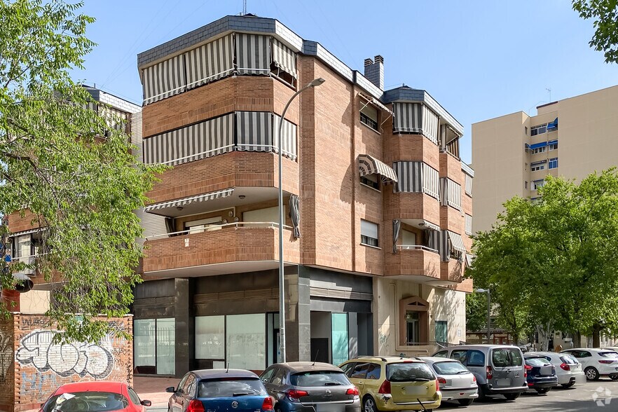 Immeuble residentiel dans Coslada, Madrid à vendre - Photo de l’immeuble – Image 2 sur 2