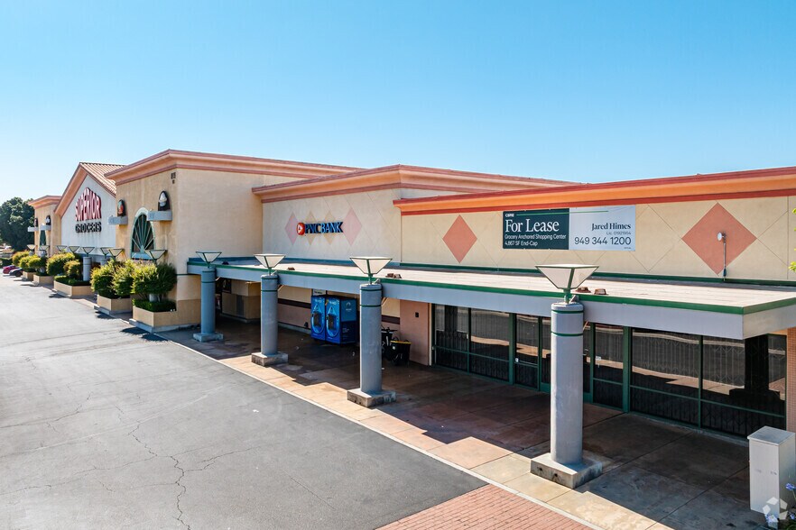 815 W Holt Blvd, Ontario, CA à louer - Photo de l’immeuble – Image 2 sur 4
