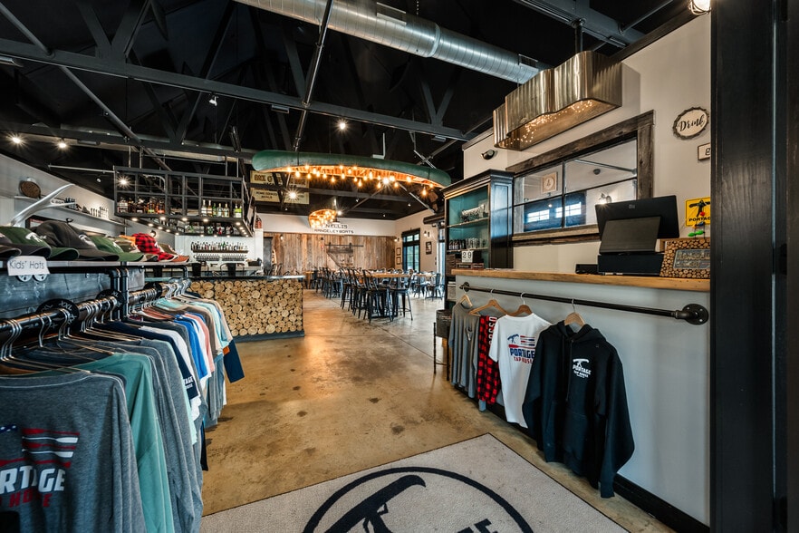 74 Carry Rd, Rangeley, ME à vendre - Photo intérieure – Image 3 sur 73