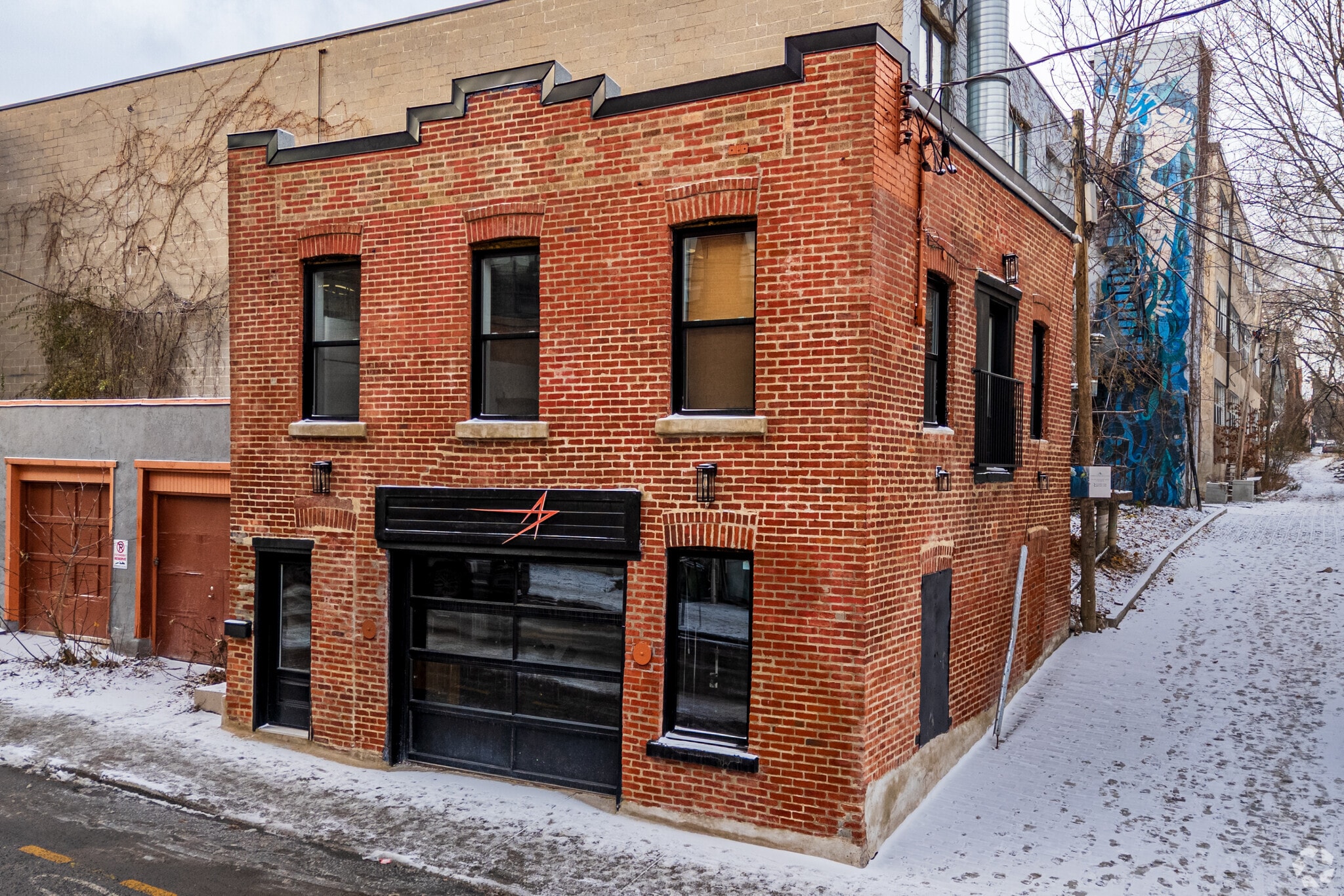 2235 Rue Larivière, Montréal, QC à vendre Photo principale– Image 1 sur 4
