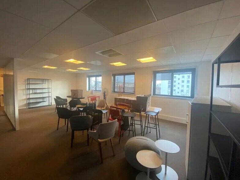 Bureau dans Colombes à louer - Photo de l’immeuble – Image 3 sur 7