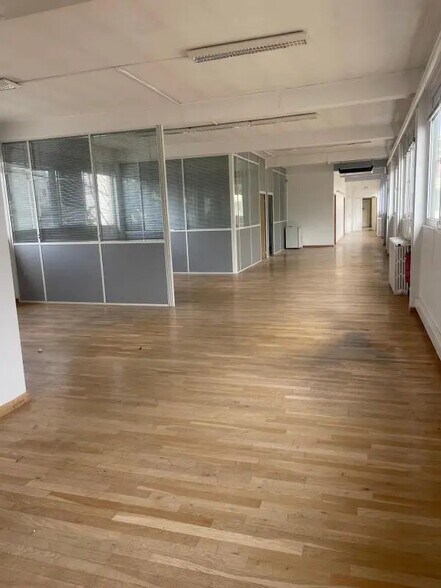 Bureau dans Nanterre à louer - Photo de l’immeuble – Image 2 sur 9