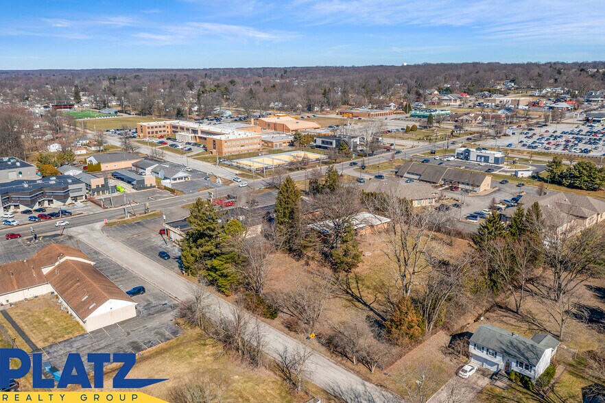 415 Laurelwood Dr SE, Warren, OH à louer - Photo de l’immeuble – Image 3 sur 7