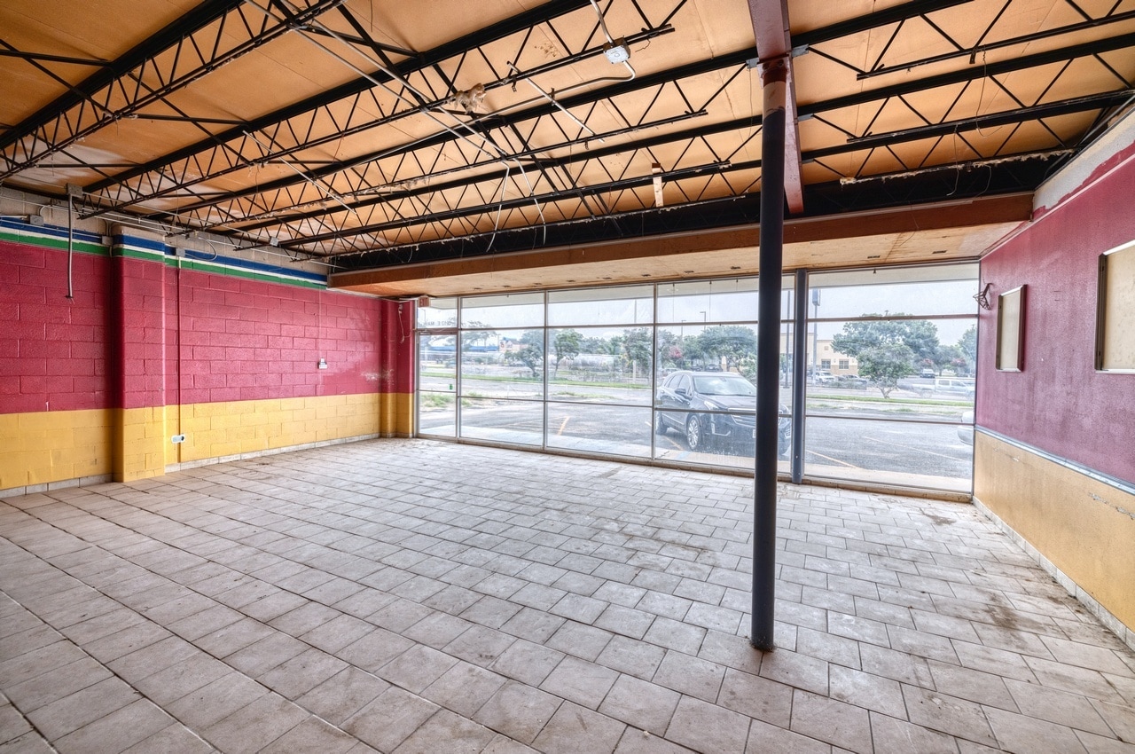 600-612 E Main St, Uvalde, TX à louer Photo intérieure– Image 1 sur 4