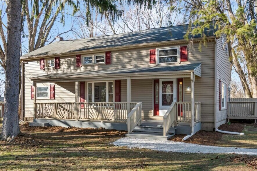 1951 Faye Rd, Akron, OH à vendre - Photo principale – Image 1 sur 1