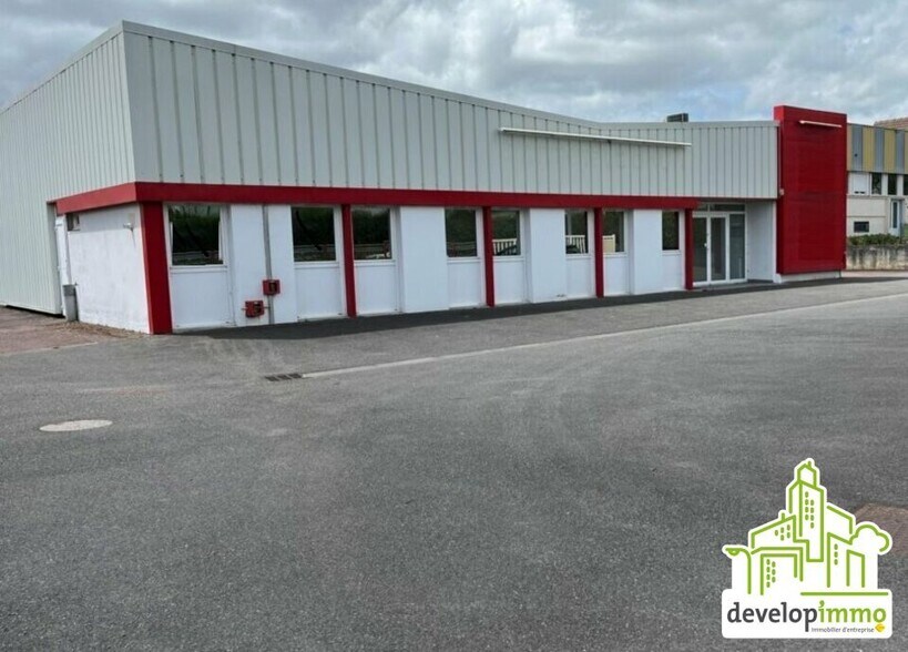 Local d’activités dans Caen à louer - Photo de l’immeuble – Image 1 sur 5