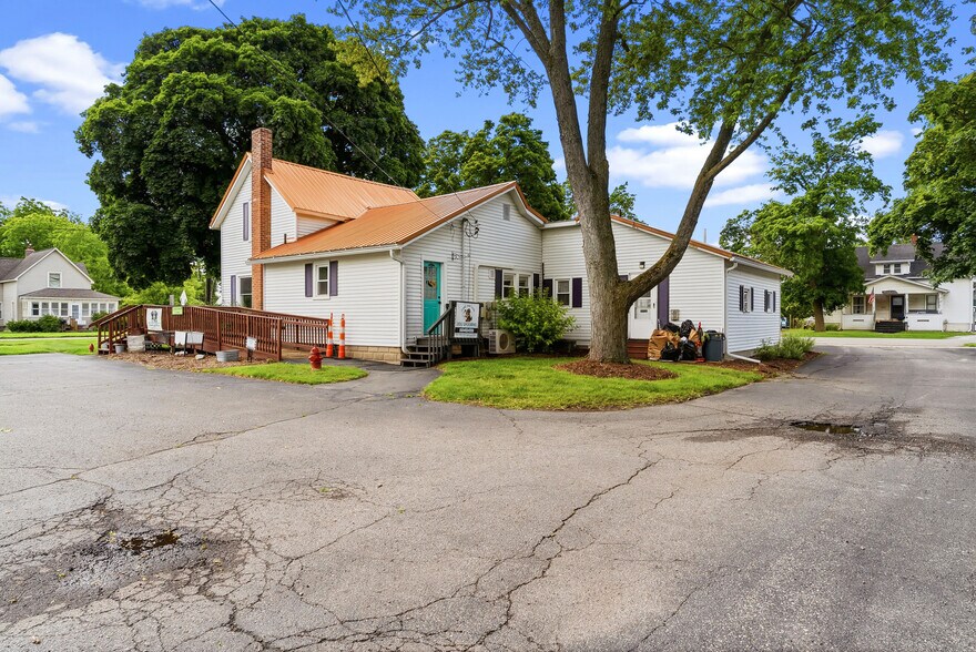 325 N Cedar St, Imlay City, MI à vendre - Photo de l’immeuble – Image 3 sur 26