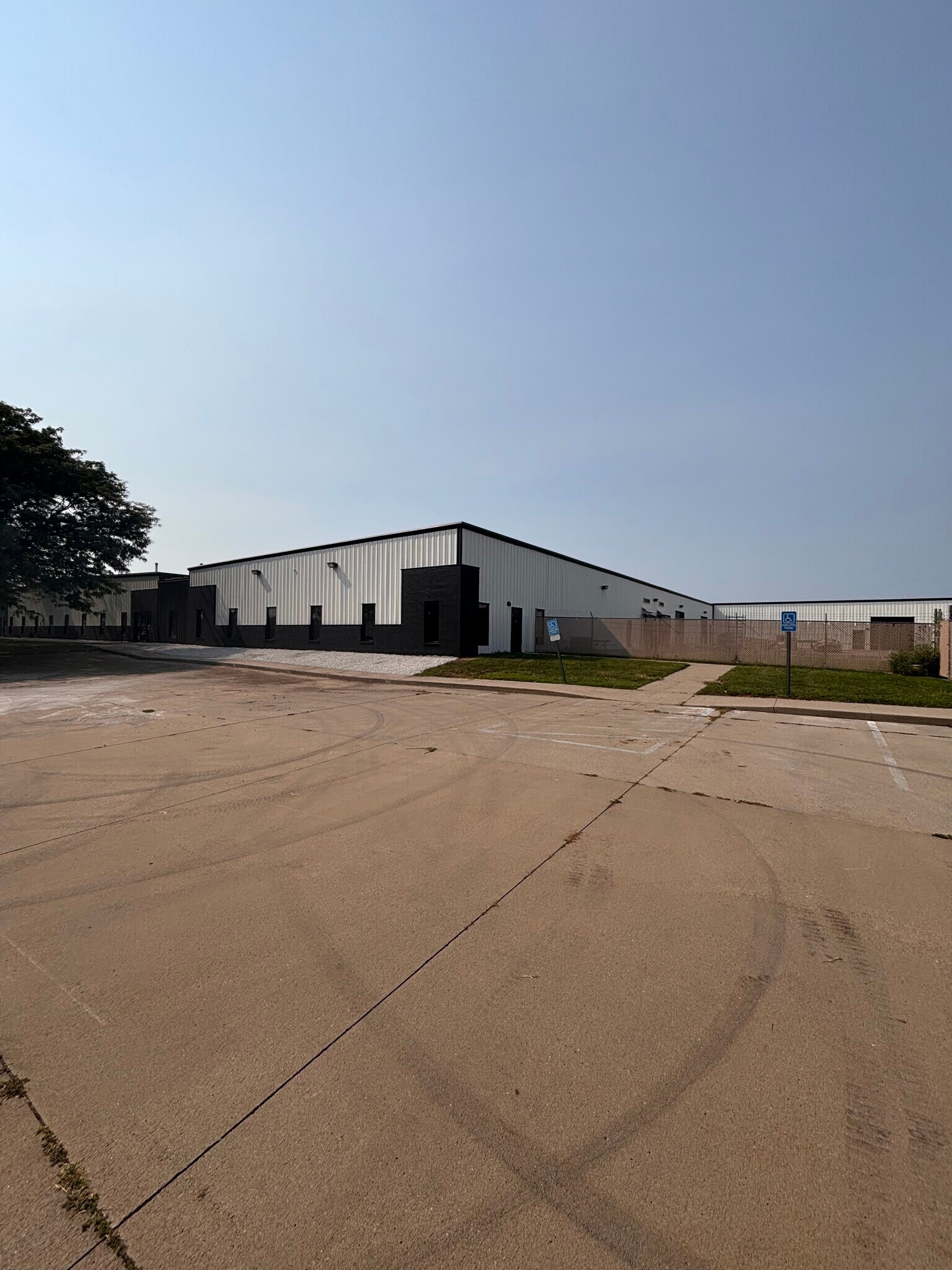 1800 Hull Ave, Des Moines, IA à louer Photo de l’immeuble– Image 1 sur 35