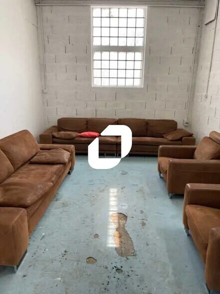 Local d’activités dans Romainville à louer - Photo de l’immeuble – Image 3 sur 7