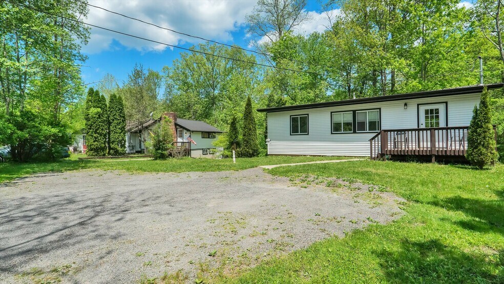1460 Pocono Ln, Bartonsville, PA à vendre - Photo de l’immeuble – Image 2 sur 26