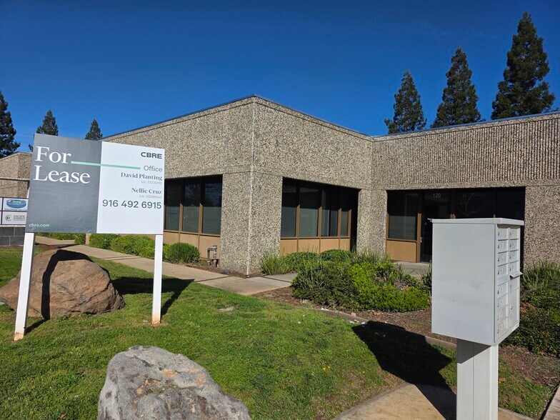 10265 Rockingham Dr, Rancho Cordova, CA à louer - Photo de l’immeuble – Image 2 sur 8