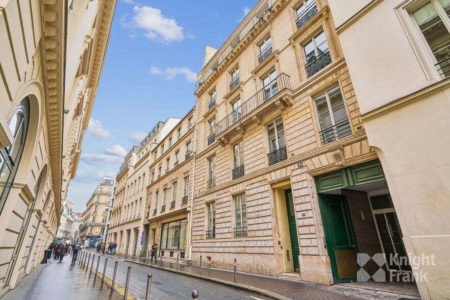 20 Rue Saint-Georges, Paris à louer - Photo de l’immeuble – Image 1 sur 9
