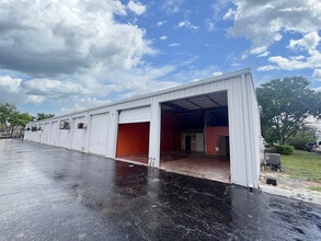 1956 SW South Macedo Blvd, Port Saint Lucie, FL à louer Photo de l’immeuble– Image 1 sur 5