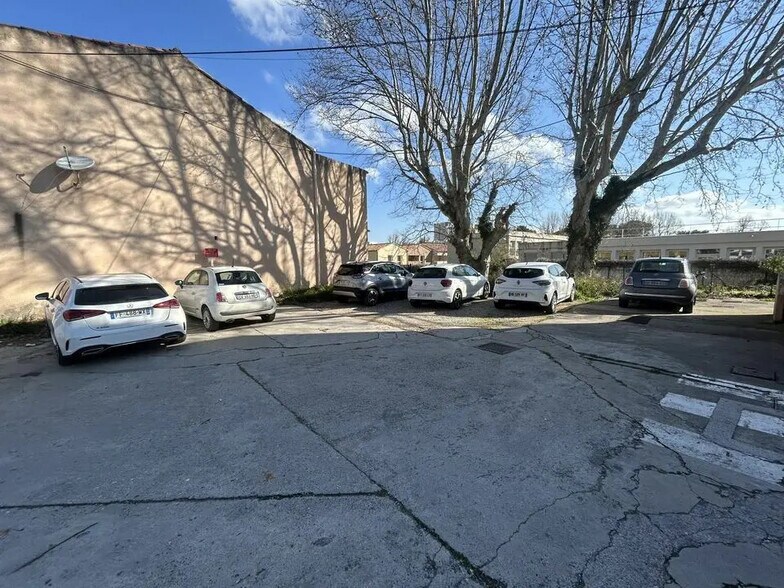 Bureau dans Cavaillon à vendre - Photo de l’immeuble – Image 1 sur 6