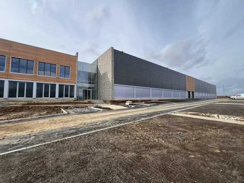 Bureau dans Louvres à louer - Photo de l’immeuble – Image 1 sur 14