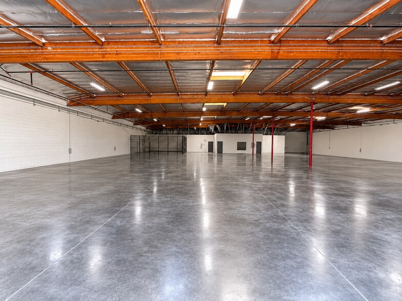 15030-15040 Keswick St, Van Nuys, CA à louer - Photo de l’immeuble – Image 3 sur 9