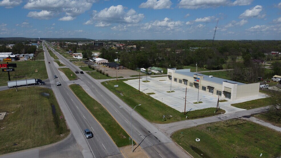 900 Meriweather St, Okmulgee, OK à louer - Photo de l’immeuble – Image 3 sur 16
