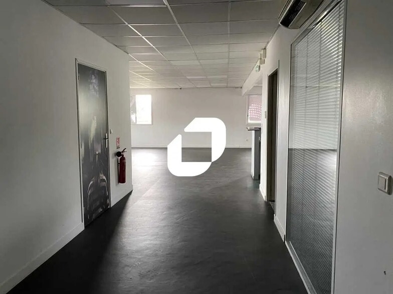 Local commercial dans Mérignac à louer - Photo de l’immeuble – Image 3 sur 7