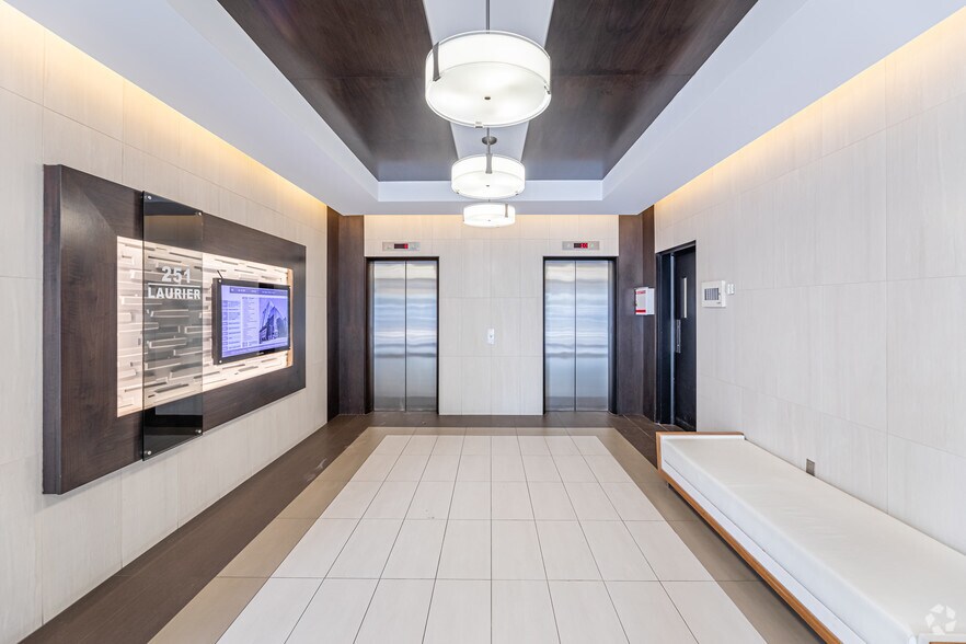 251 Laurier Ave W, Ottawa, ON à louer - Hall d’entrée – Image 3 sur 5