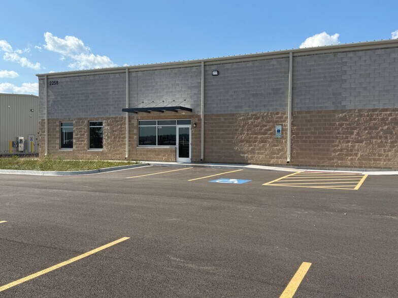 2250 Graham St, Bartlett, IL à louer - Photo de l’immeuble – Image 2 sur 6