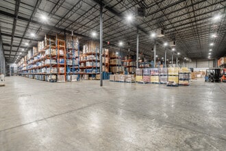 3425 Rue Douglas-B.-Floreani, Montréal, QC à louer Photo intérieure– Image 2 sur 4