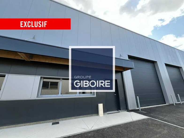 Industriel/Logistique dans Laillé à vendre - Photo de l’immeuble – Image 2 sur 11