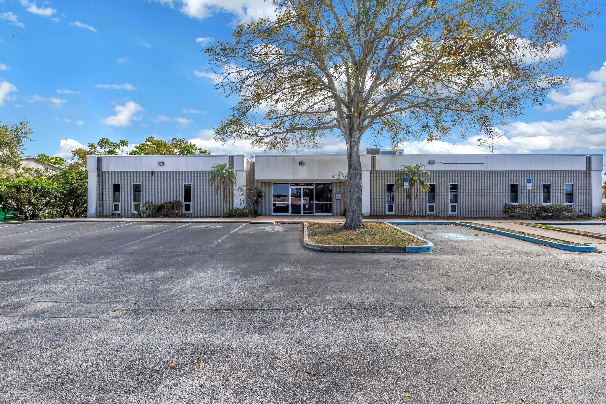 9911 Seminole Blvd, Seminole, FL à louer Photo de l’immeuble– Image 1 sur 12