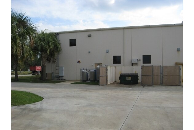 2340 SW Poma Dr, Palm City, FL à vendre - Photo de l’immeuble – Image 3 sur 23