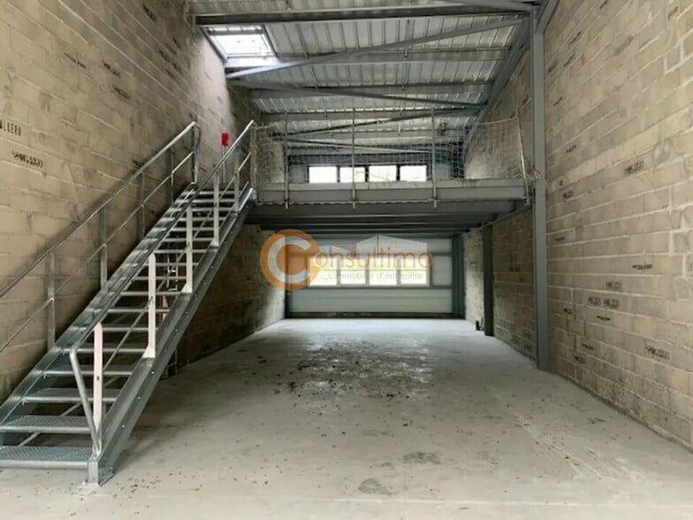 Local d’activités dans Montussan à louer - Photo intérieure – Image 1 sur 11