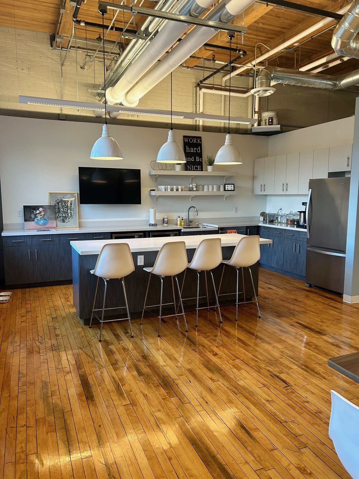 807 Broadway St NE, Minneapolis, MN à louer Photo intérieure– Image 1 sur 6