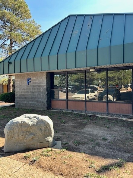 1515 E Cedar Ave, Flagstaff, AZ à louer - Photo de l’immeuble – Image 3 sur 3
