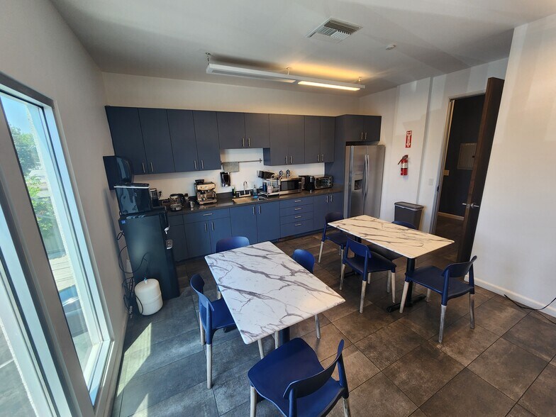6319 Colfax Ave, North Hollywood, CA à louer - Photo de l’immeuble – Image 3 sur 9