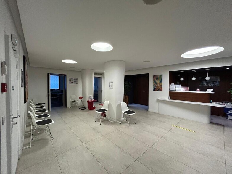 Bureau dans Paris à vendre - Photo de l’immeuble – Image 2 sur 8