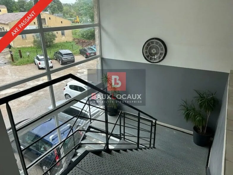 Bureau dans Venelles à louer - Hall d’entrée – Image 2 sur 12