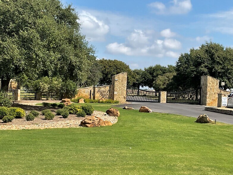 12700 W Rocky Creek Rd, Crowley, TX à vendre - Photo de l’immeuble – Image 2 sur 15