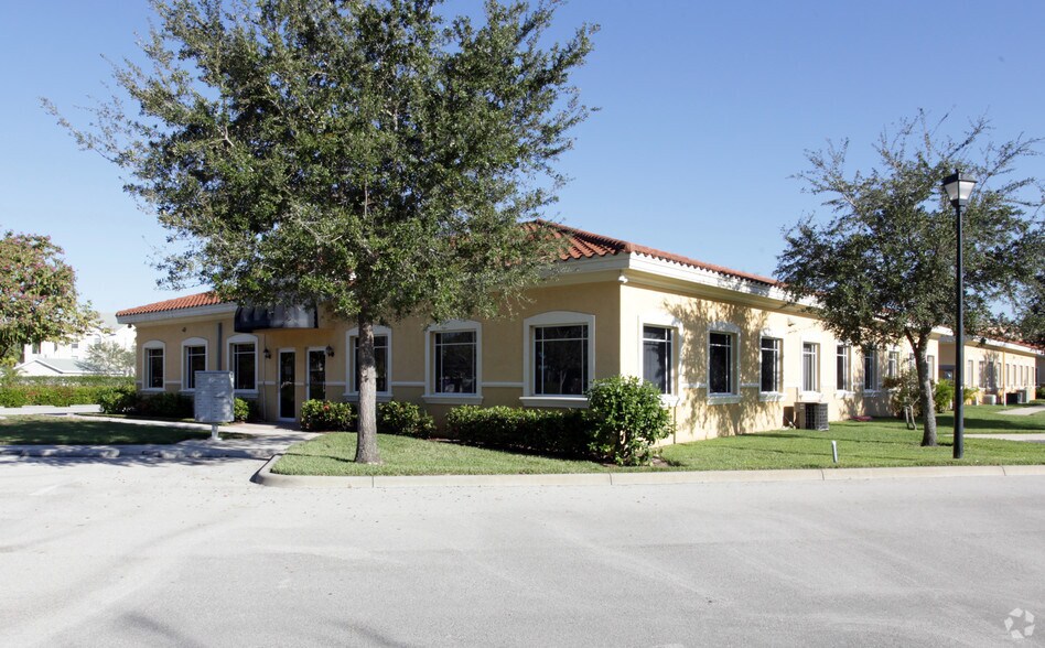 3376 Woods Edge Cir, Bonita Springs, FL à louer - Photo de l’immeuble – Image 2 sur 24