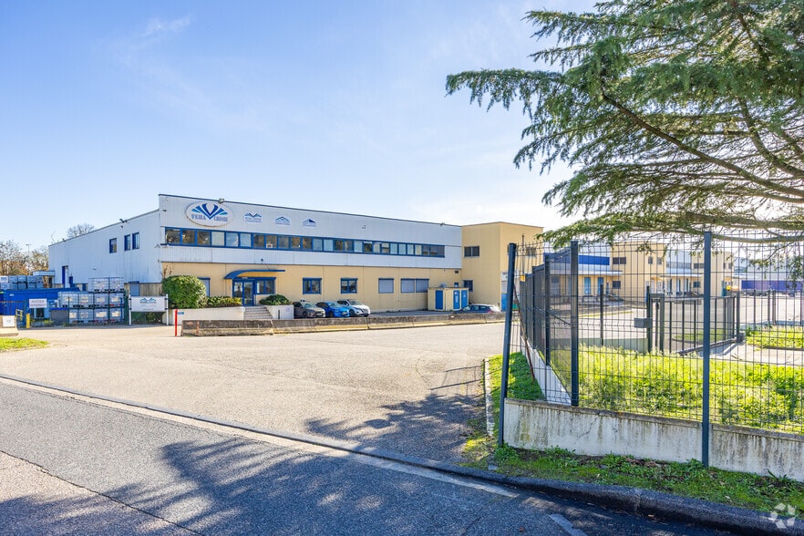 2 Rue Du Broteau, Irigny à louer - Photo de l’immeuble – Image 2 sur 2