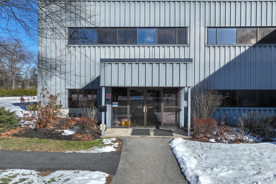 79 Monroe St, Amesbury, MA à vendre - Photo de l’immeuble – Image 3 sur 4