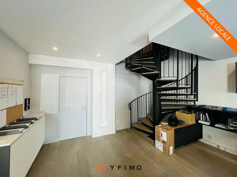 Local d'activités dans Chanteloup-les-Vignes à vendre - Photo de l’immeuble – Image 1 sur 7