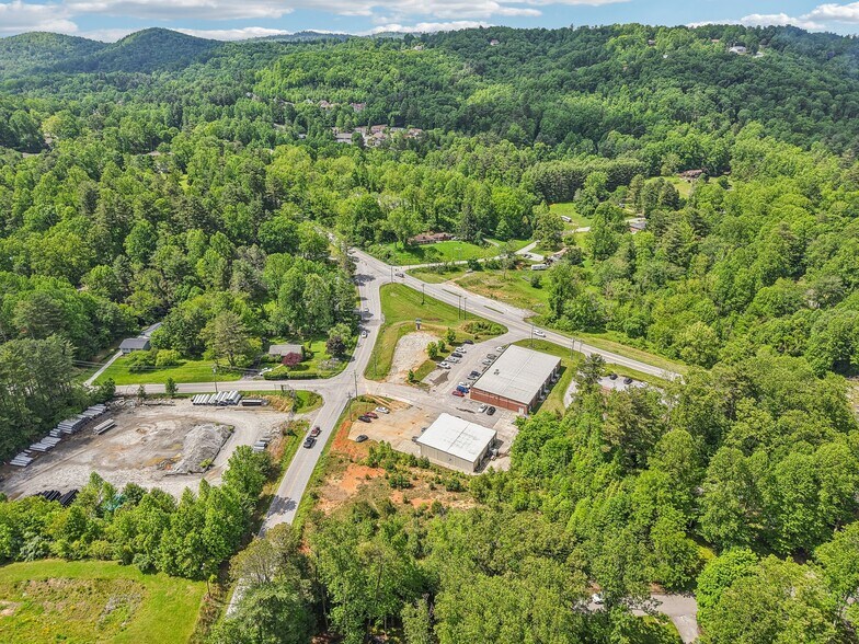 25 Westside Village Rd, Hendersonville, NC à vendre - Aérien – Image 3 sur 16