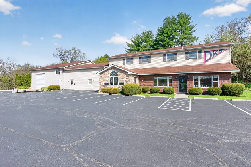 5585 MacArthur Rd, Whitehall, PA à vendre - Photo de l’immeuble – Image 2 sur 31