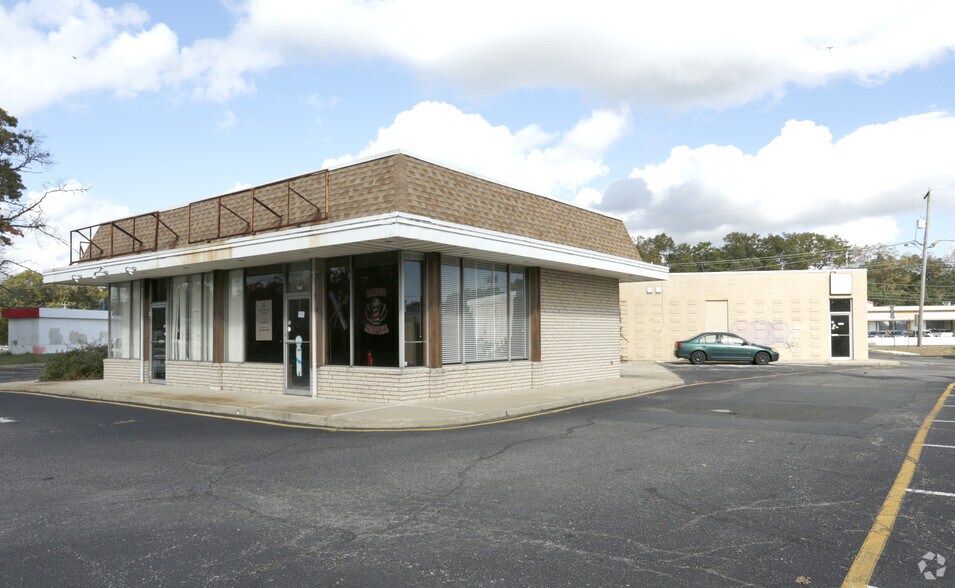 237 Route 37 W, Toms River, NJ à louer - Photo de l’immeuble – Image 2 sur 5